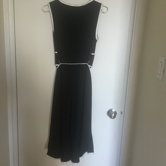 Sleeveless Ruffle V-Neck Dress - Picture 2 of 3